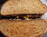 Serpenyőben sült, kolbászkrémes vegán melegszendvics 🌱 recept fázis 5 fotója