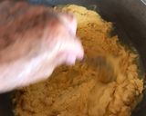 Foto del paso 1 de la receta: Arepas de harina pan amarilla con huevos perico