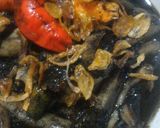 Foto langkah ke 6 dari resep Tumis Cumi Hitam.