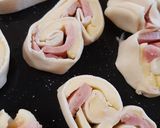 Foto del paso 3 de la receta: Palmeritas de jamón y queso muy fácil