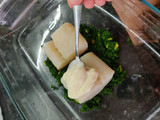 Bacalao con espinacas y piñones