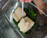 Foto del paso 4 de la receta: Bacalao con espinacas y piñones