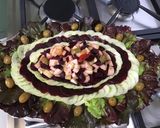 Une image de l'étape 11 de Salade composée laitue, concombre, betteraves et olives.
