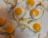 Foto del paso 1 de la receta: Tartaletas de gulas, gambas al ajillo y huevo de codorniz