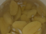 Aletas de raya con papas en salsa de cebolla a la cerveza negra