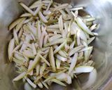 A picture of step 1 of Lauki ke Chilke ki Sabzi.
