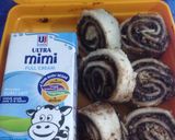 Foto langkah ke 4 dari resep Roti gulung coklat keju simple.