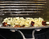 Foto del paso 2 de la receta: Oreja a la plancha con ajo crujiente y un toque picante 🌶