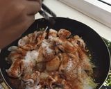 Hình bước làm 3 của món Mực xào cà ri ngon quên sầu