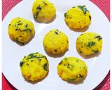 A picture of step 4 of मुंबईचा वडा पाव.