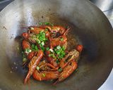 A picture of step 5 of Sichuan Mini Lobster.