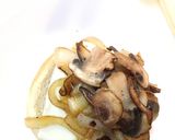 Foto del paso 3 de la receta: Hamburguesa con cebolla & hongos
