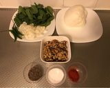 A picture of step 1 of Doon Chetin Kashmiri walnut chutney.