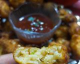 A picture of step 5 of Dahi ke pakoray/ Yogurt fritters.