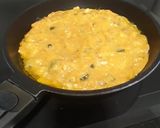 A picture of step 4 of Spanish omelette with sweet potato.