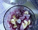 Foto del paso 2 de la receta: Pollo en salsa de cebollas y cebollitas moradas