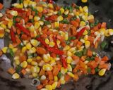 Foto langkah ke 4 dari resep Tumis Mix Sayuran Sederhana.