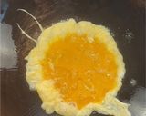 A picture of step 2 of Scrambled Eggs with Shrimp (虾仁滑蛋).