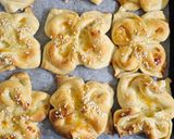 صورة لخطوة 6 من وصفة معجنات الجبنة والسمسم المقرمشة اللذيذة 😋😋