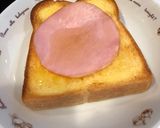A picture of step 4 of Honey Ham Toast.