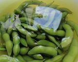 Foto del paso 5 de la receta: Boniatos rellenos de edamame con salsa de queso feta