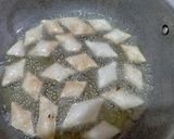 A picture of step 6 of Soji ke Namkeen Namakparey.