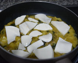 Foto del paso 7 de la receta: Tortilla de patatas y espinacas rellena de queso fresco