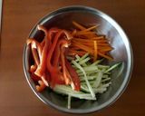 Pikáns csirke wokban rizstésztával recept fázis 3 fotója