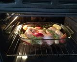 Foto del paso 3 de la receta Muslos de pollo con romero y manzana al horno