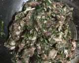 Hình bước làm 2 của món Chả thịt cuộn lá xương sông