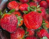 Foto del paso 2 de la receta Zumo de fresas con agua de hibisco
