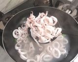 Foto langkah ke 2 dari resep Cumi Cabe Hijau.