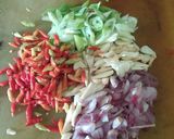 Foto langkah ke 1 dari resep Tumis Ikan Asin pedas.