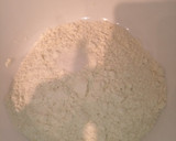 Foto del paso 1 de la receta: Pizza casera esponjosa de atún