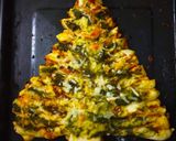 A picture of step 5 of Stuffed spinach and cheese Xmas bread.