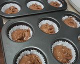 Foto langkah ke 3 dari resep Cupcake Coklat Krim Mocca.