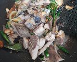 Foto langkah ke 3 dari resep Tongkol Asap Cabe Ijo.
