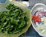 Foto langkah ke 1 dari resep Tumis Kangkung Saus Tiram.