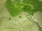 Bolu Pandan Jadul dengan Daun pandan dan daun Suji