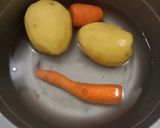 Foto langkah ke 2 dari resep Pastel Isi Kentang Wortel.