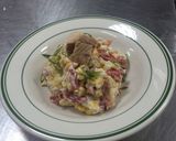 Hình bước làm 5 của món Salad cá ngừ ❤️ trẻ con người lớn đều thích mà vô cùng đơn giản nha 😘