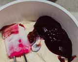 Foto del paso 10 de la receta: Helado de tarta de queso con mermelada de fresa