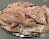 Foto del paso 2 de la receta: Pescado rebozado en una mezcla especial con Papas Fritas crocantes