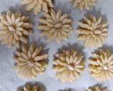 ফ্লাওয়ার কুকি (flower cookies recipe in Bengali) রেসিপি ধাপ - 8 ছবি