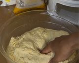 Foto langkah ke 3 dari resep Adonan Dasar Roti Tanpa Ulen Dengan Margarin.