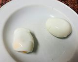Foto del paso 1 de la receta Huevos rellenos de bonito, salsa de tomate y mayonesa