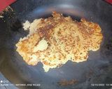 Foto del paso 3 de la receta Huevos fritos sobre torta de patata