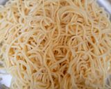 A picture of step 2 of Egg hakka noodles.