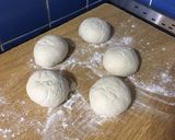 Foto del paso 1 de la receta: Pancitos saborizados con bollos de pizza que almacenamos en freezer