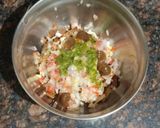 A picture of step 4 of Leftover chapati bhel.